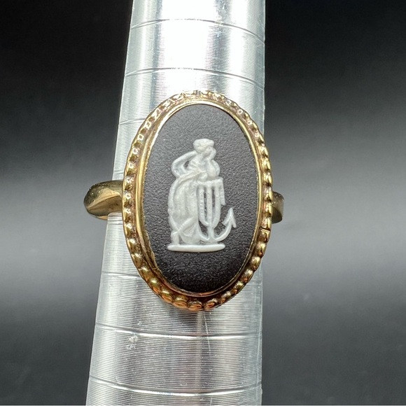 JOSIAH WEDGWOOD & SONS STERLING LAETITIA w/ ANCHOR BLACK JASPERWARE RING 70s - Picture 1 of 10